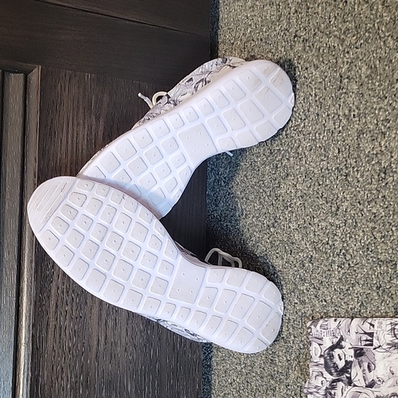 Three In Shoes - Picture 6 of 6